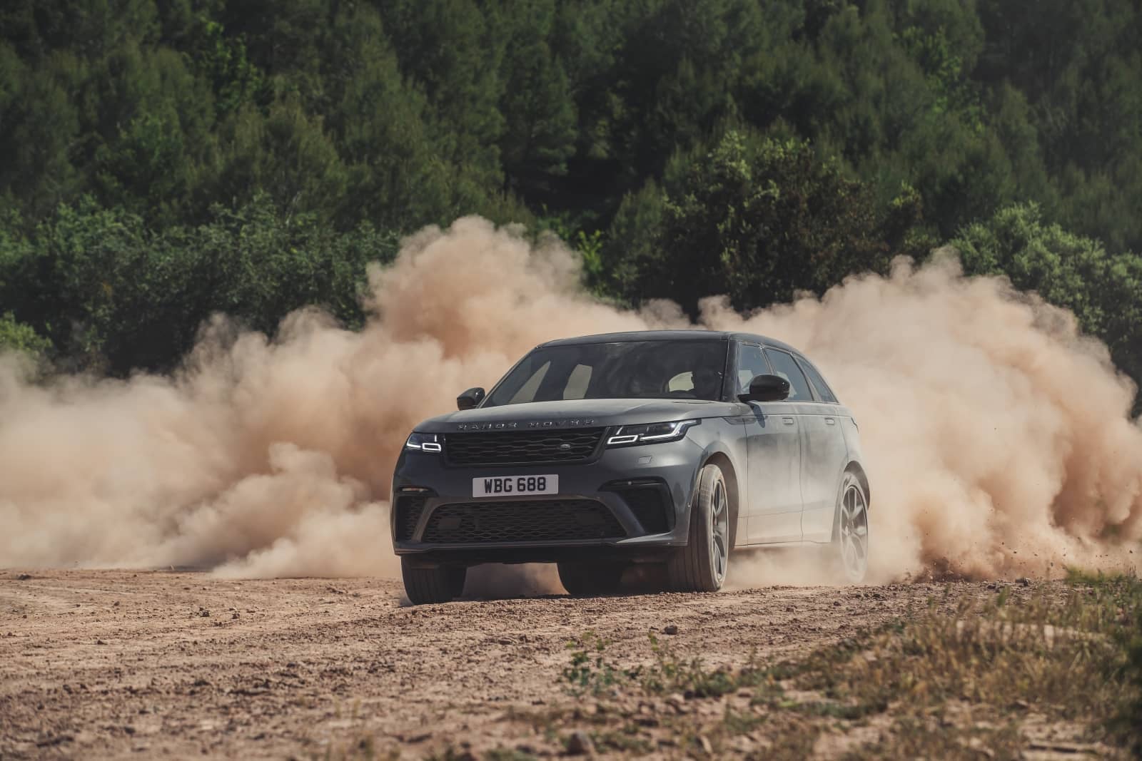 2019-10-20MY_RR_VELAR_SVADE_mediadrive_offroad_030.jpg