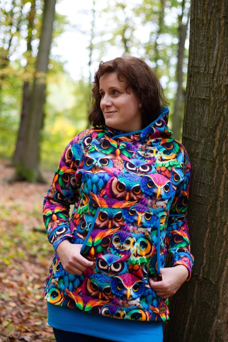 Radka Korecká v mikině s potiskem sovy