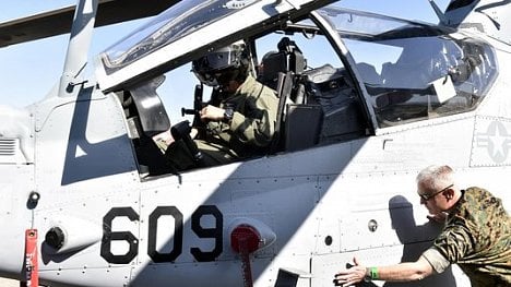 Náhledový obrázek - Česká armáda dostane nové vrtulníky. Obchod stvrdili ministři obrany Česka a USA