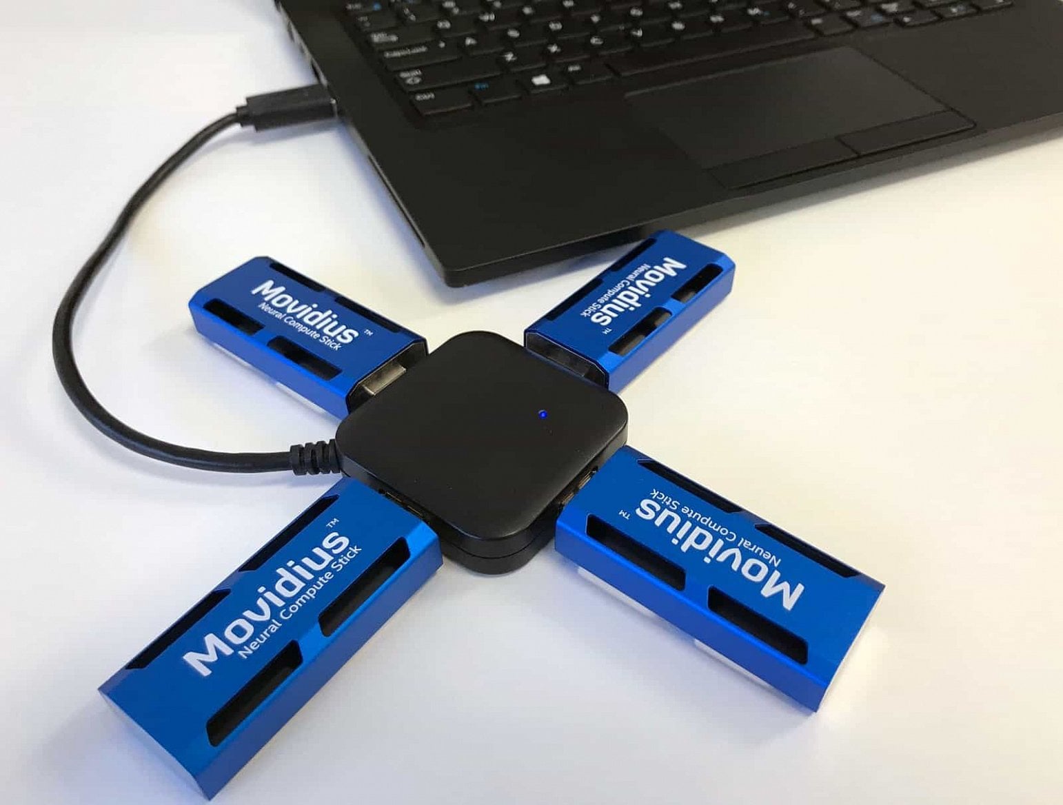 2017-07-Intel-Movidius-Neural-Compute-Stick-USB-hub.jpg