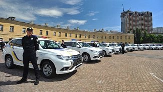 Náhledový obrázek - Mitsubishi Motors dodává ukrajinskému policejnímu sboru 635 hybridních vozů Outlander PHEV  