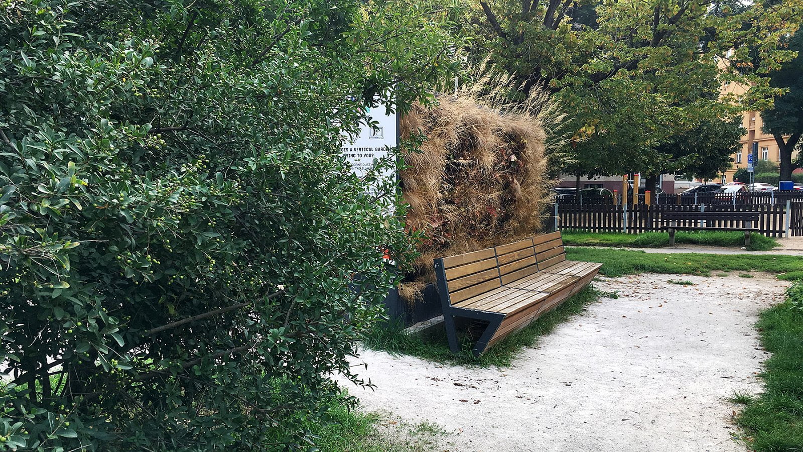 Současný stav lavičky (29. 8. 2019)