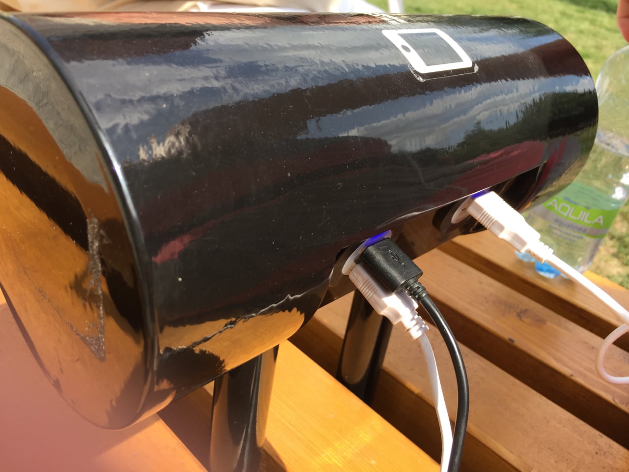 Chytrá lavička TreeSmart na Náměstí Jiřího z Poděbrad v Praze