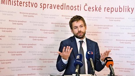 Náhledový obrázek - Pelikán se k Babišovu výroku nevyjádří. Je to bouře ve sklenici vody, míní ministr