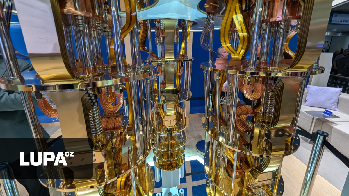 Toto není luxusní lustr ani moderní umění. Podívejte se zblízka na jeden z nejrychlejších kvantových počítačů