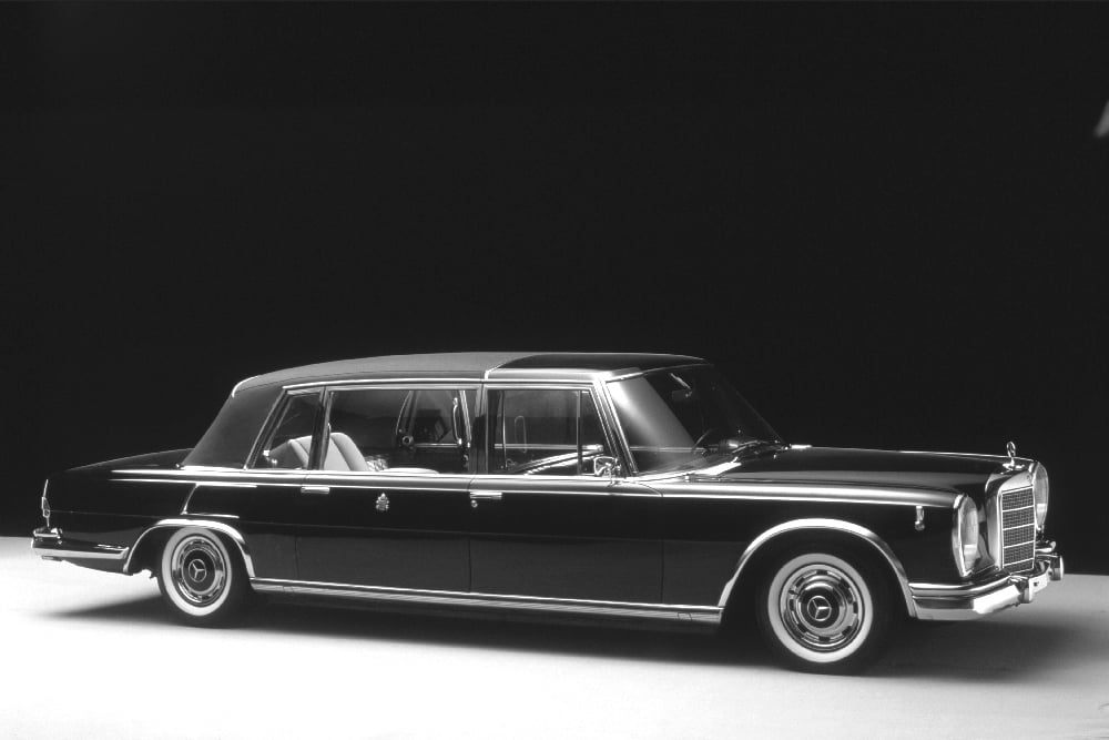 Speciální landaulet na bázi Mercedesu-Benz W100 převzal Svatý otec jako dar automobilky Daimler-Benz. Později byl vrácen továrně a dnes je součástí kolekce slavných vozů s třícípou hvězdou