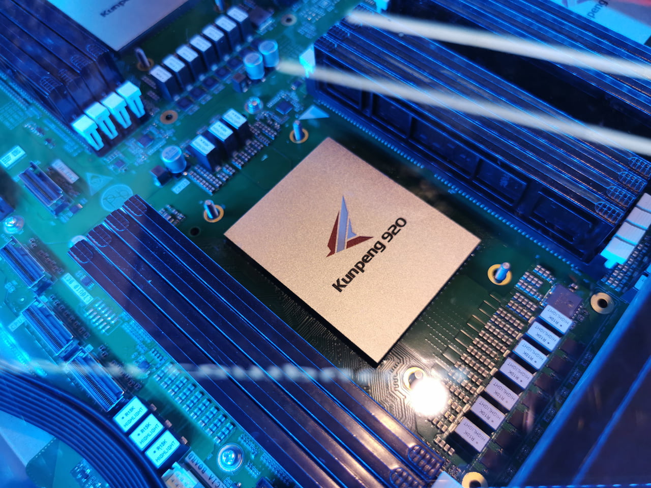 Serverové čipy Ascend 910 a Kunpeng 920 od Huawei