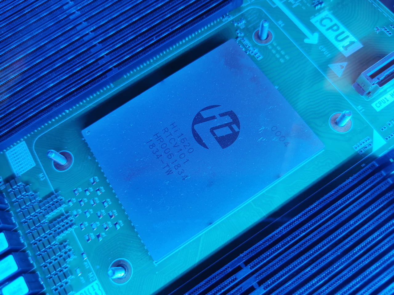 Serverové čipy Ascend 910 a Kunpeng 920 od Huawei