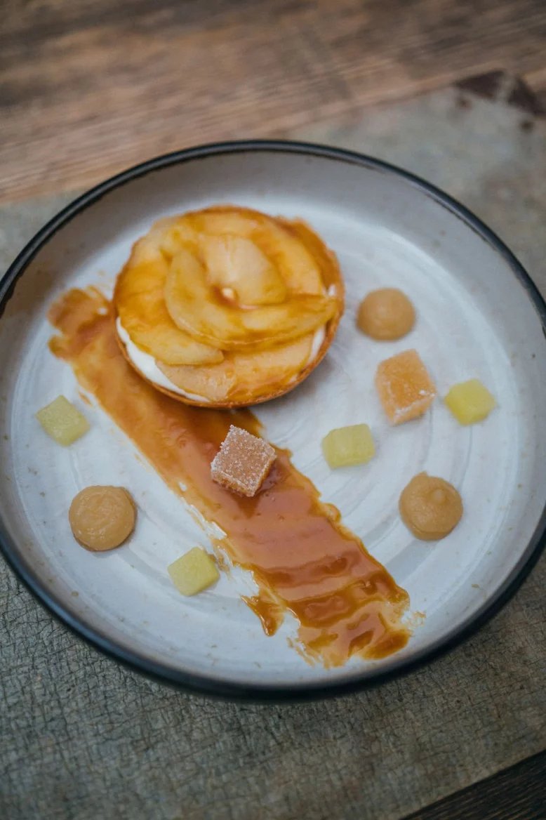 Gran Fierro, restaurace zaměřená na argentinskou kuchyni: Dessert: 
Tartaletka s krémovým sýrem
Jablka a karamel