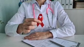 Stužka jako symbol HIV