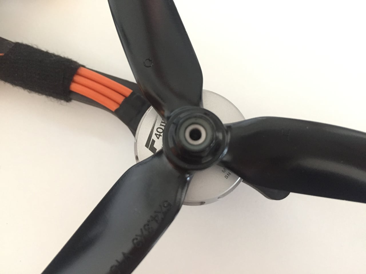 Závodní dron od českých Rotorama