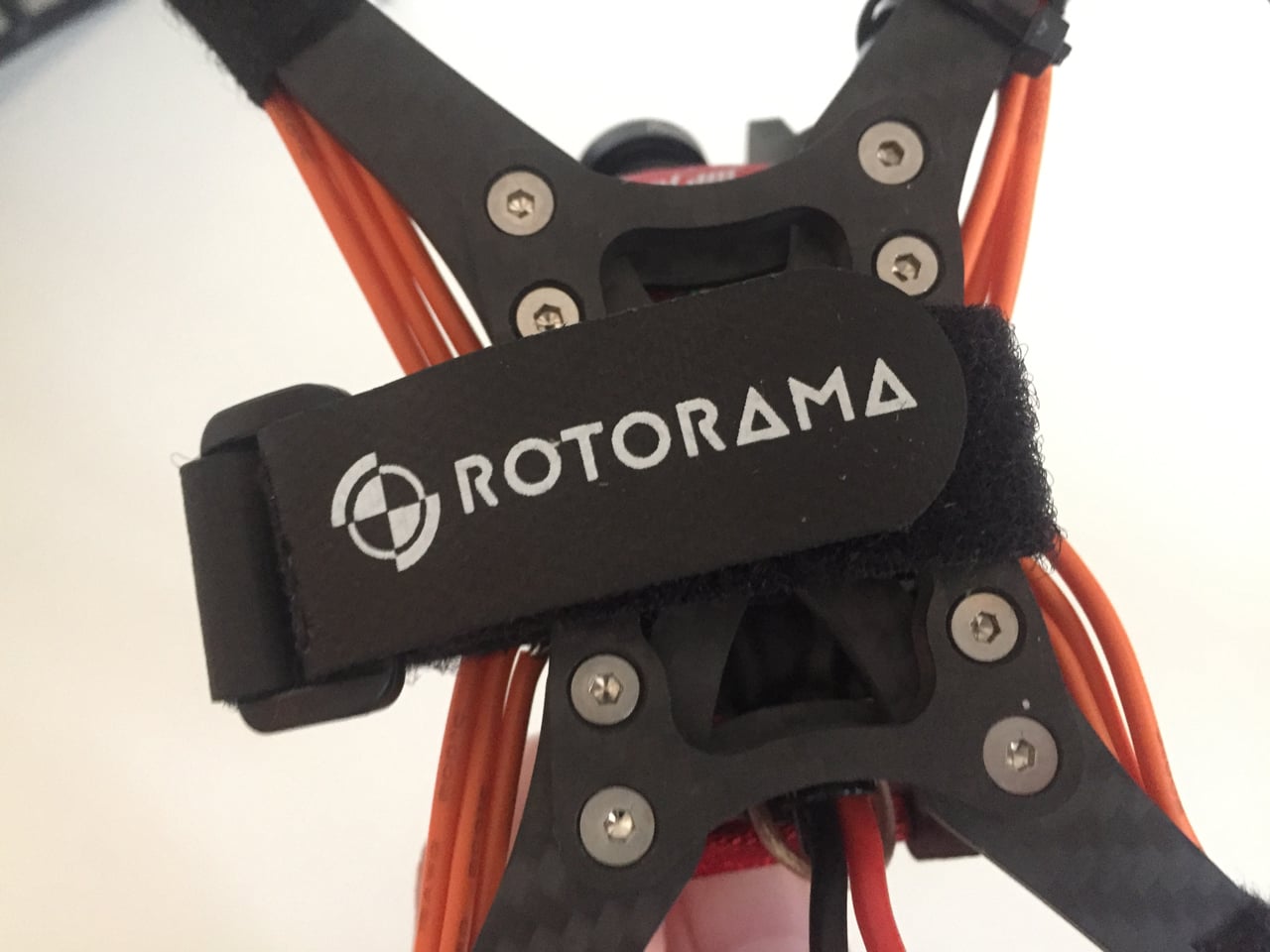 Závodní dron od českých Rotorama