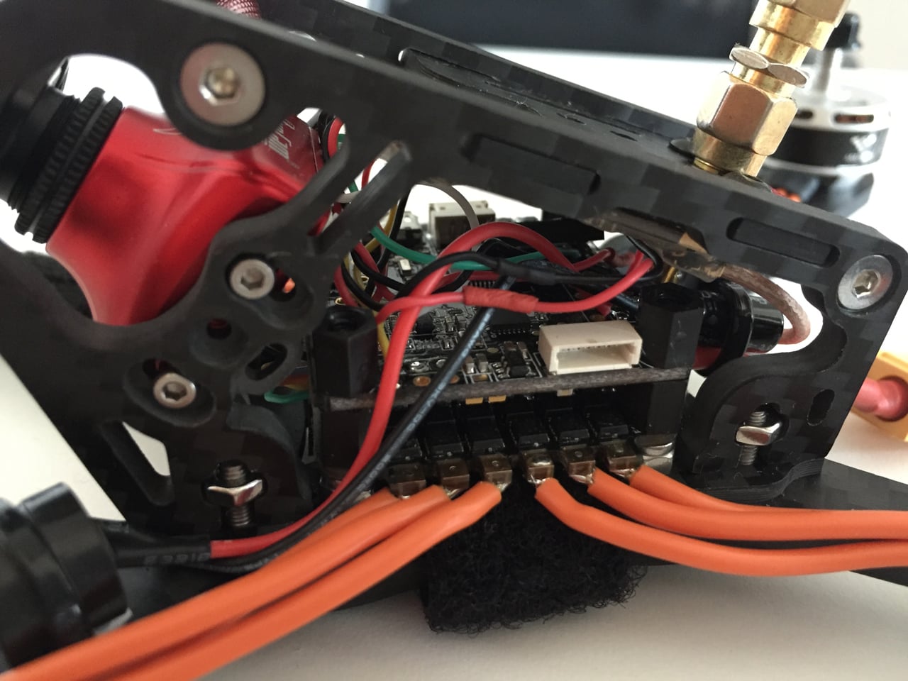 Závodní dron od českých Rotorama