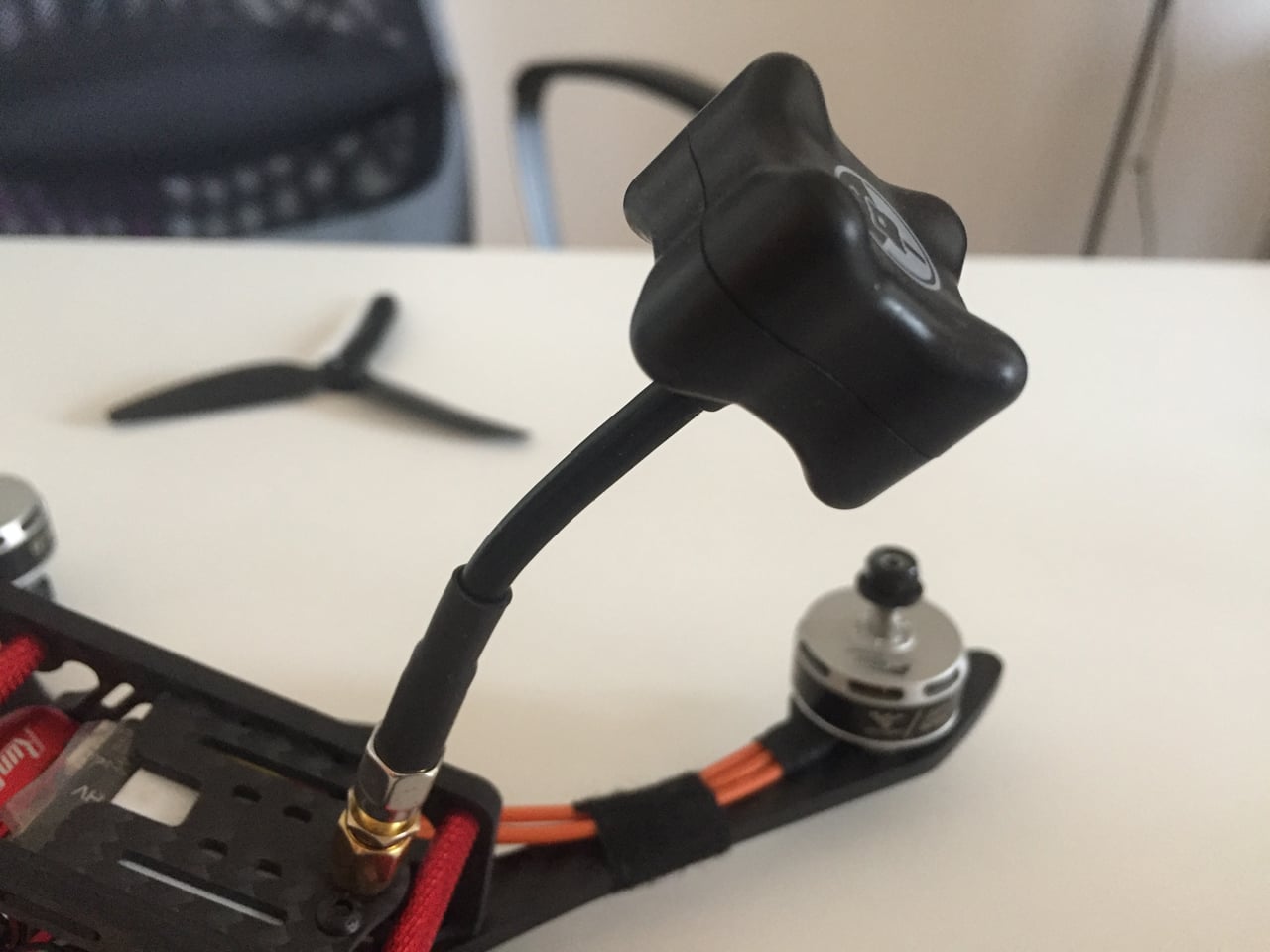 Závodní dron od českých Rotorama