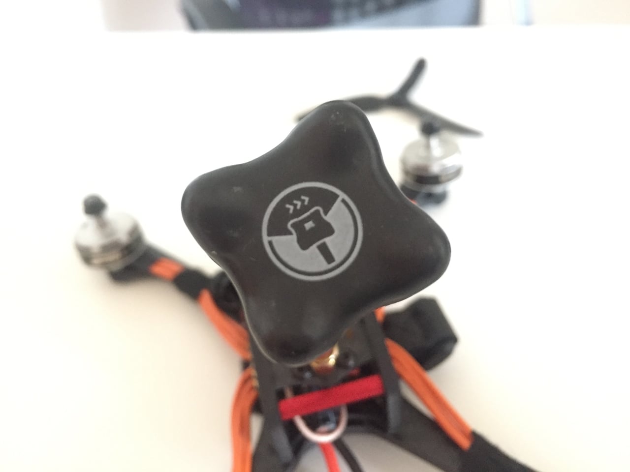 Závodní dron od českých Rotorama