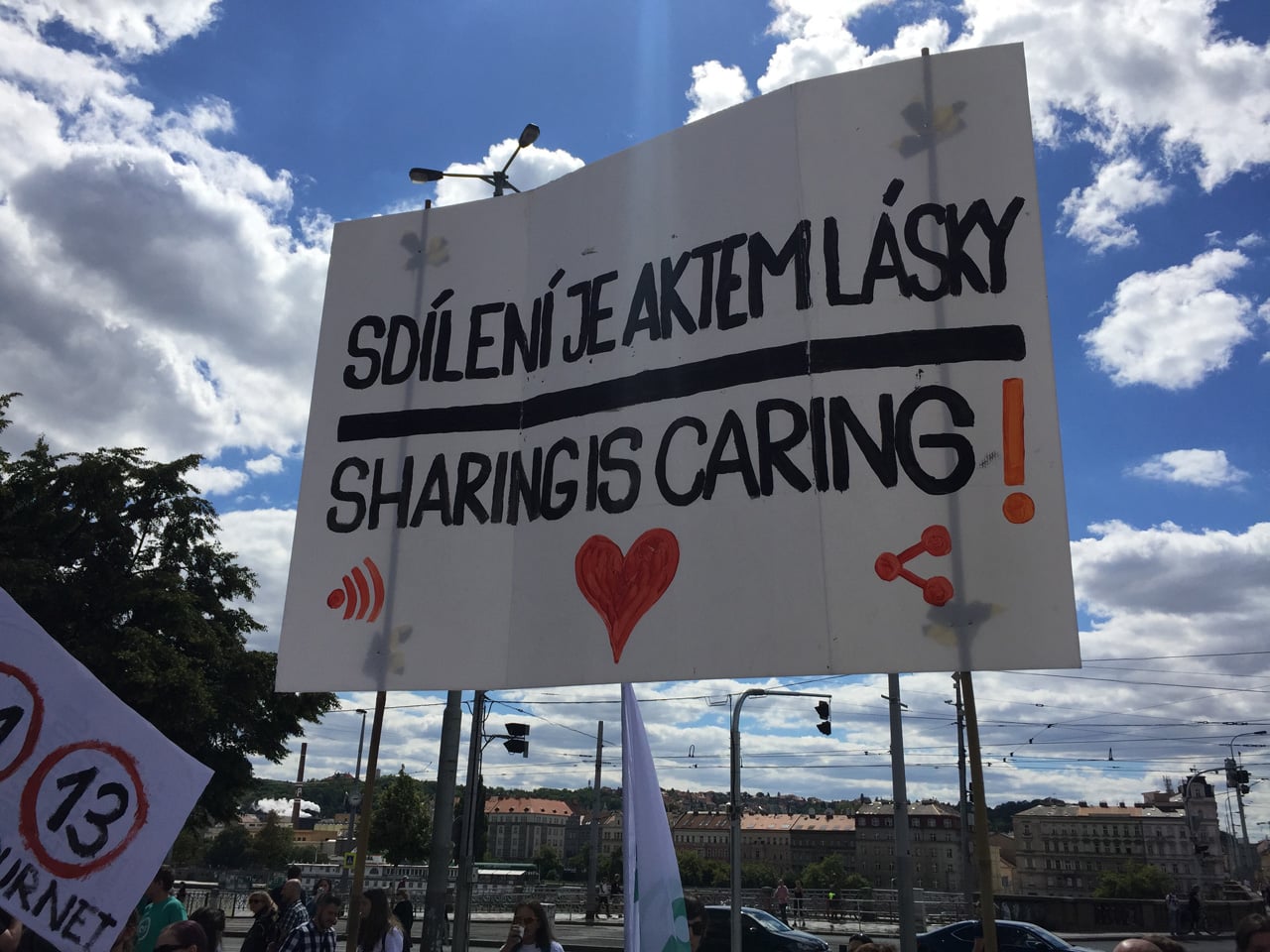 Demonstrace proti reformě copyrightu (články 11 a 13) v Praze