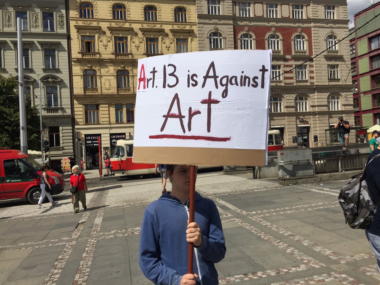 Demonstrace proti reformě copyrightu (články 11 a 13) v Praze