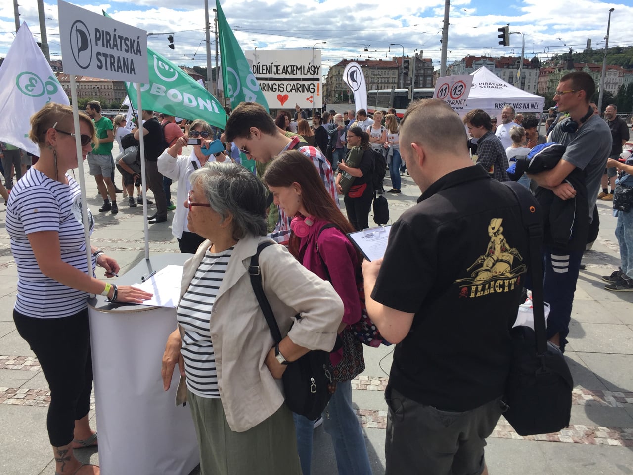 Demonstrace proti reformě copyrightu (články 11 a 13) v Praze