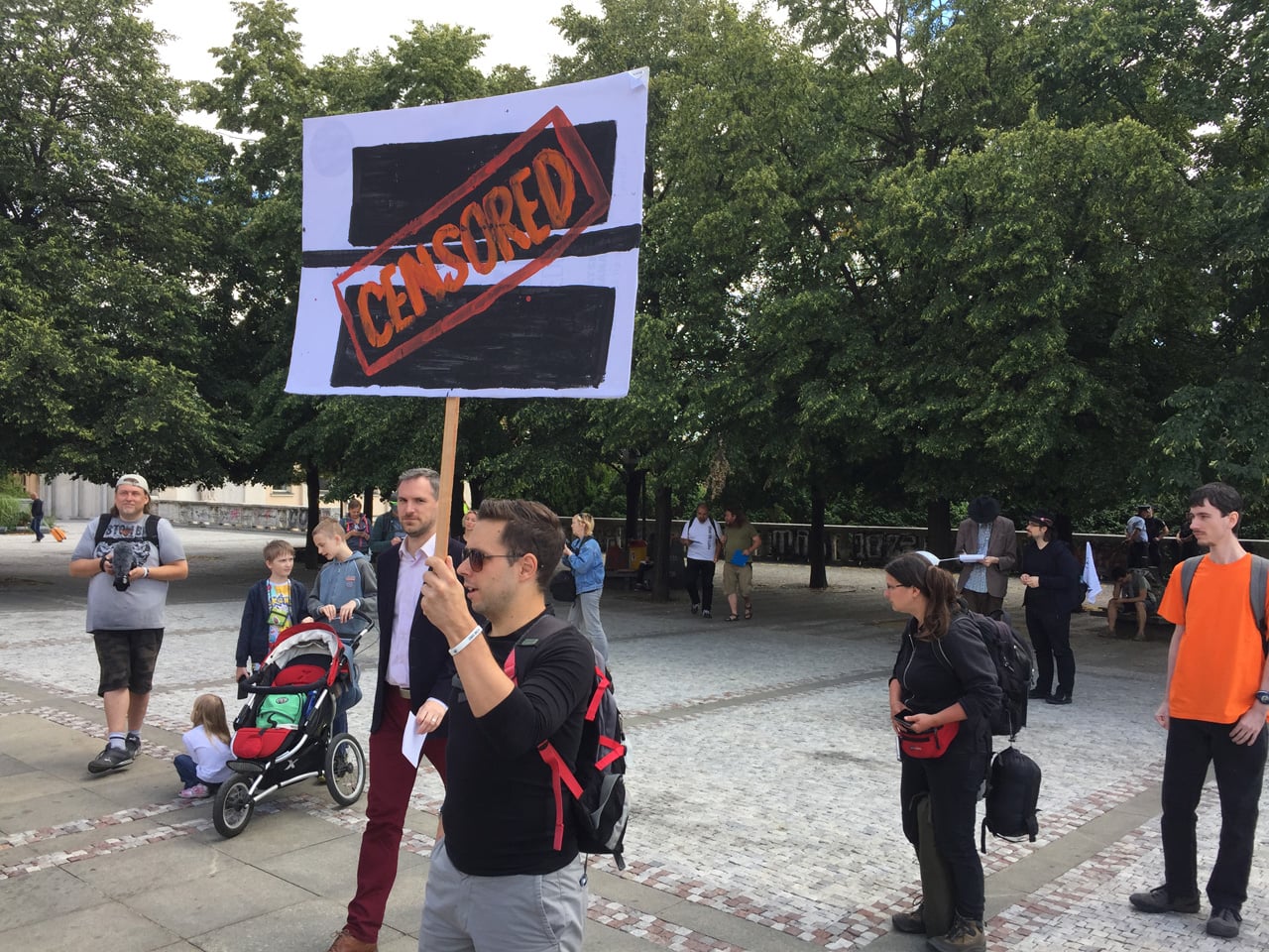 Demonstrace proti reformě copyrightu (články 11 a 13) v Praze