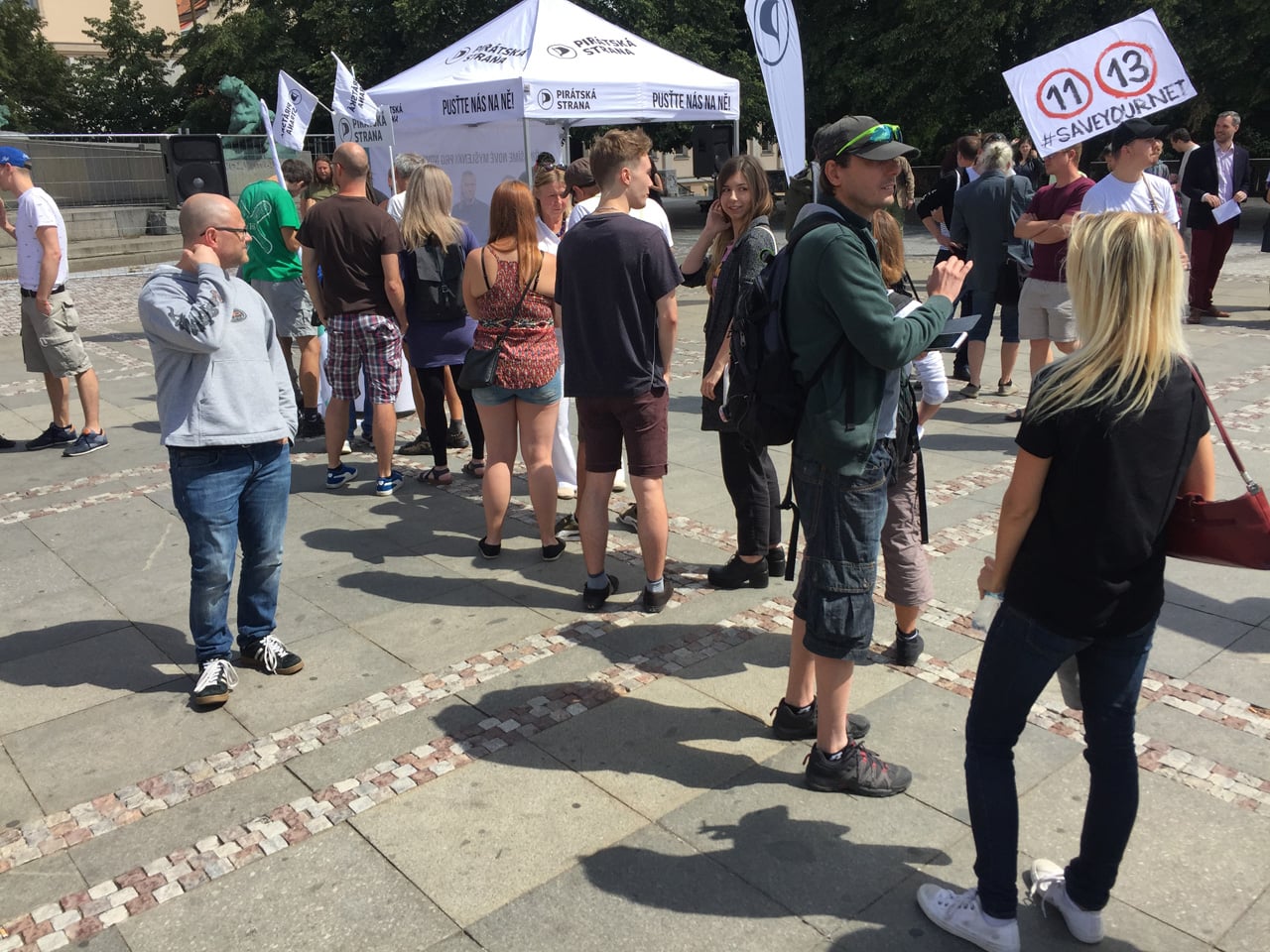 Demonstrace proti reformě copyrightu (články 11 a 13) v Praze