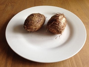 Eddoe je velmi chutnou alternativou k nám známým bramborám, chutí se lehce podobá pečeným kaštanům