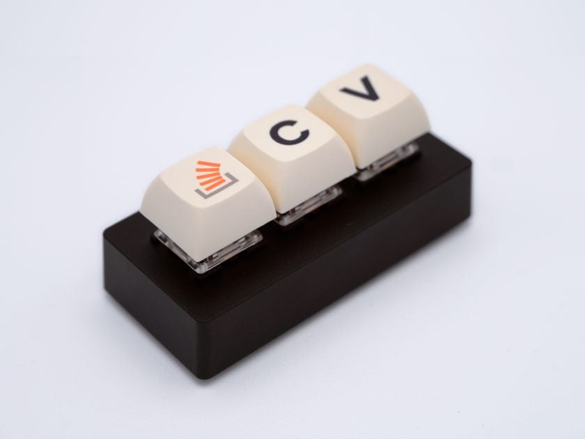 Stack Overflow představil klávesnici The Key. Obsahuje ty nejdůležitější klávesy pro každého správného efektivního programátora.