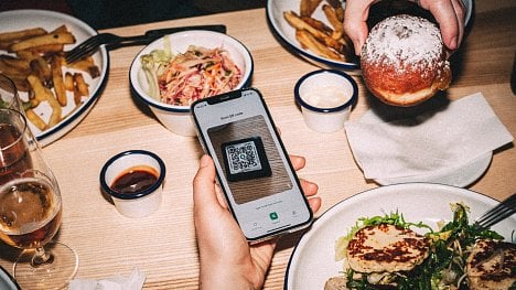 Náhledový obrázek - Návštěvu restaurace si Češi odepřít nechtějí, vyplývá z průzkumu aplikace Qerko. Do podniků pravidelně míří i navzdory zdražování