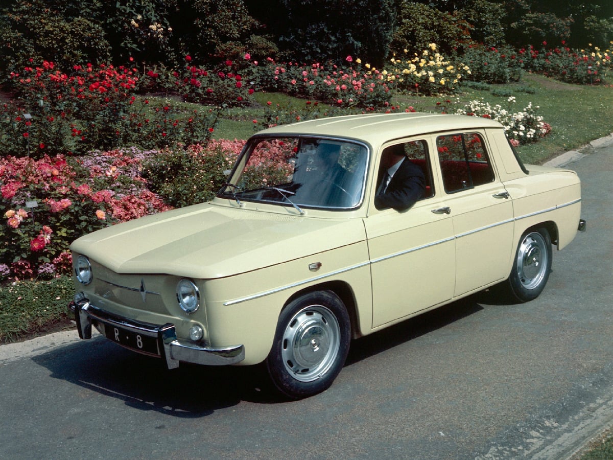 Renault 8 se v šedesátých letech stal nejčastěji vídaným francouzským autem na našich silnicích. „Osmička“ tady běžně jezdila ještě o dvacet let později…