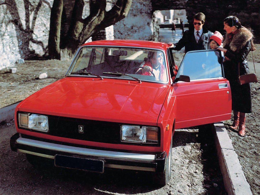 VAZ 2105 v nabídce Mototechny citelně chyběl, protože se do prodeje za koruny dostal jen občas a v naprosto nedostatečném množství. V Tuzexu byl k mání mnohem častěji…