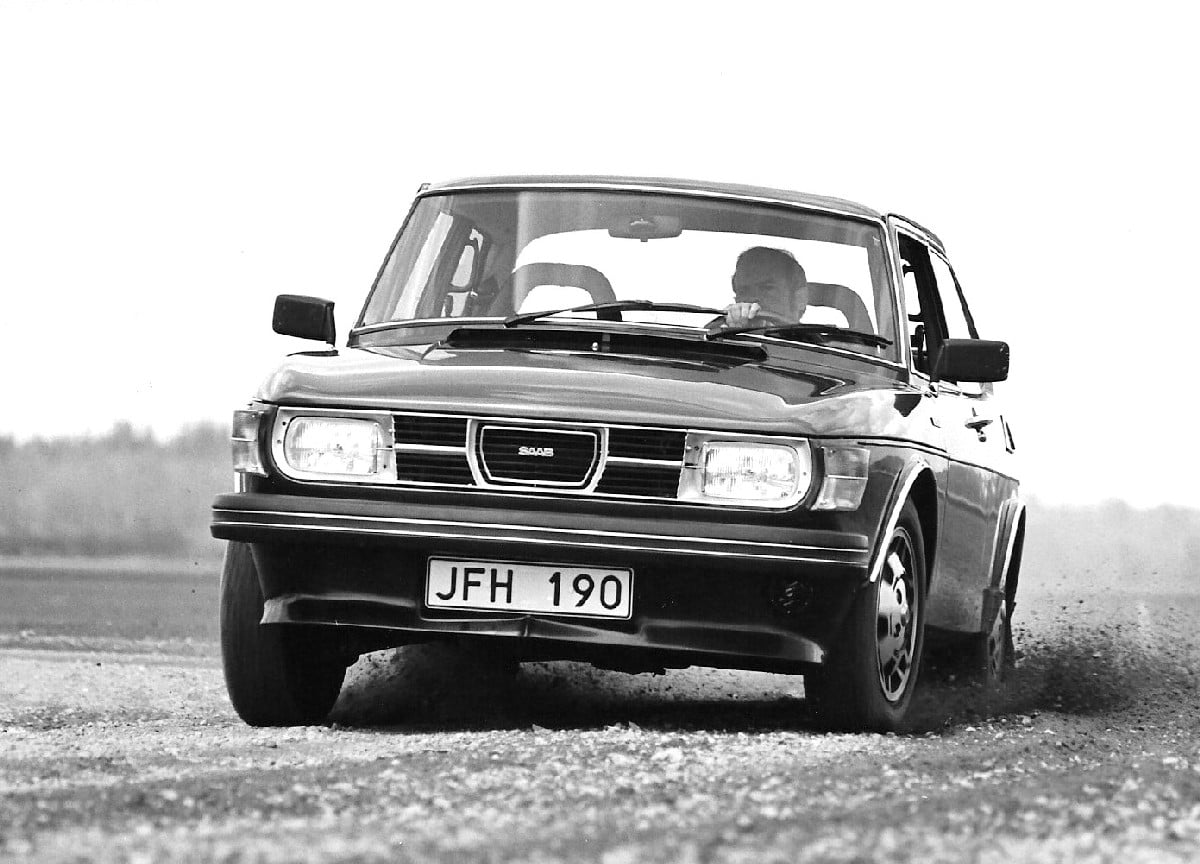 Saab 99 se na náš trh dovážel ve dvoudveřovém i čtyřdveřovém provedení. Hliníkové ráfky nebyly v nabídce, přesto si je u nás několik majitelů obstaralo dovozem ze zahraničí