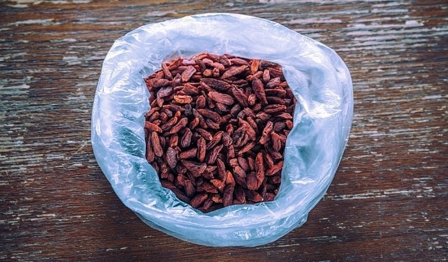 Místo kontroly: DIANA COMPANY, Praha 2.
Ve výrobku byl překročen maximální limit reziduí pesticidů carbofuranu a propargitu.