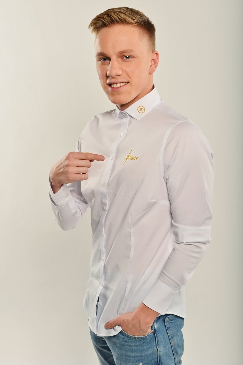 Vlajkovou lodí jeho firemní flotily zůstává společnost Vasky, vyrábějící kvalitní kožené boty.