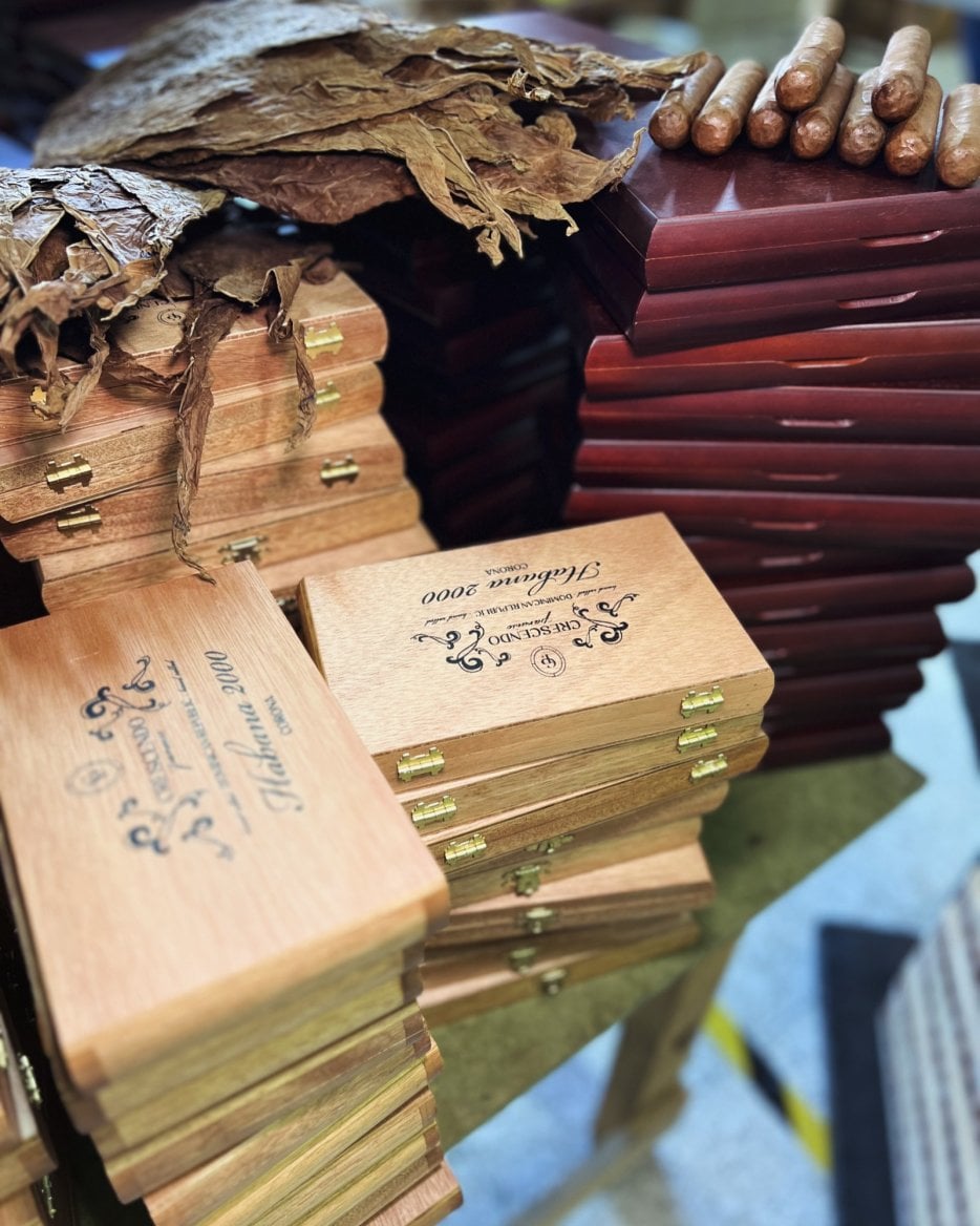 Krabice s doutníky z továrny Crescendo Paraiso v Dominikánské republice