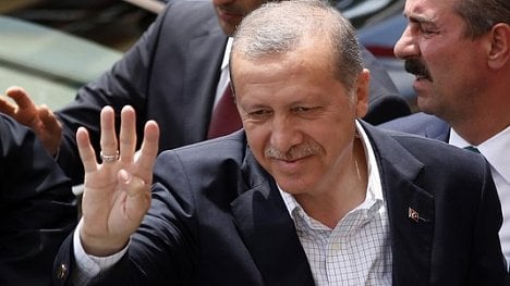 Náhledový obrázek - Erdogan znovu předsedou vládnoucí strany AKP. Pomohla mu změna ústavy