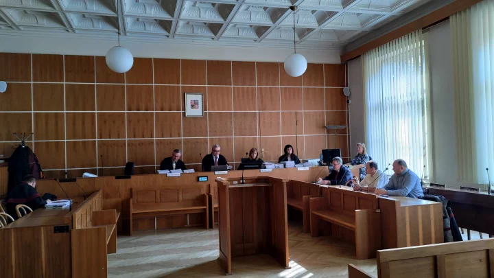 Autor: Dalibor Z. Chvátal Krajský soud v Brně. Soudní jednání s obžalovanými Jaroslavem Dvořákem (v bílé košili vpravo) a Ing. Františkem Dvořákem (v modré košili vpravo) ve věci nesplacených dluhopisů mj. WOOD UNION (25. 03. 2025)