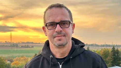 Náhledový obrázek - Český Facebook má nového krále. Těhotnej kuchař předběhl s více než 900 tisíci sledujícími rovnou celý Lidl