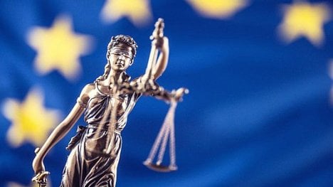 Náhledový obrázek - Polsko prohrálo spor s EU. Unijní soud pozastavil platnost kontroverzního zákona o soudnictví