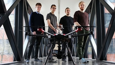 Náhledový obrázek - Vesmírní Oscaři. Mladí čeští vědci slaví úspěch se zařízením pro integraci dronů do vzdušného prostoru