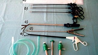 Náhledový obrázek - Čeští lékaři darují svým kolegům v Afghánistánu endoskopy