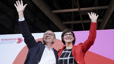 Náhledový obrázek - Německou SPD povedou kritici vlády Eskenová a Walter-Borjans