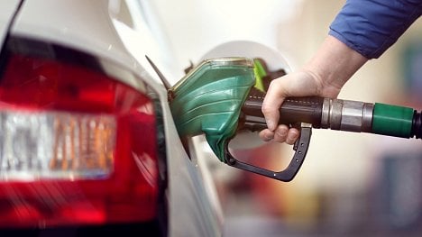 Náhledový obrázek - Olovnatý benzín řidiči už nenatankují ani v Alžírsku. Země jej jako poslední na světě přestala nabízet