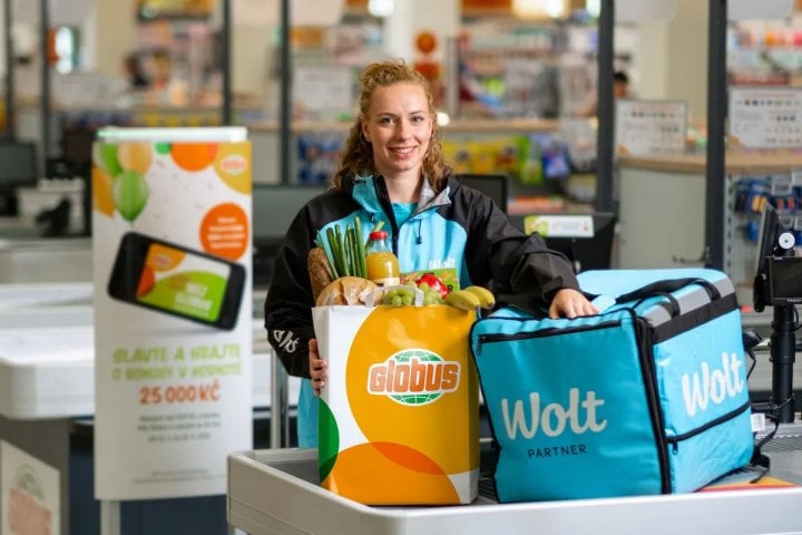 Globus dovoz potravin díky rozvozové službě Wolt