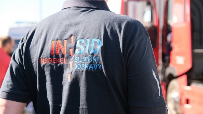 Téměř každý třetí řidič nákladního vozu páchá přestupek. Nejčastěji to jsou Češi, Poláci, Slováci a Rumuni