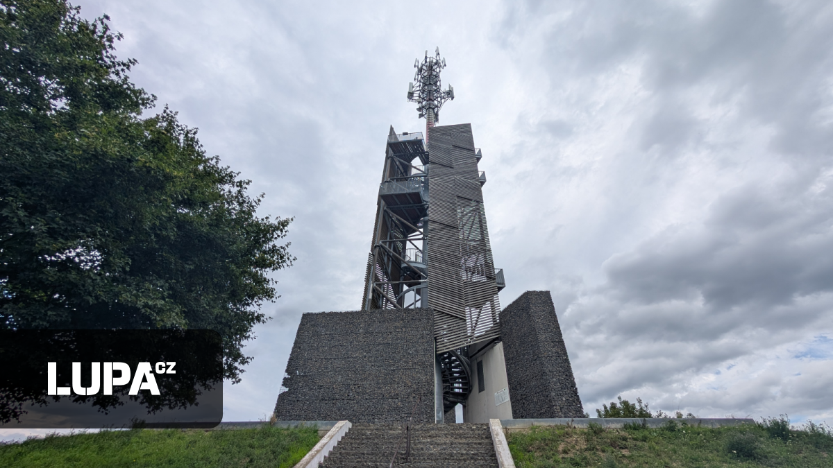 Mobilní 5G vysílač může být i uprostřed polí. Hostí ho Romanka, nejníže postavená rozhledna v Česku