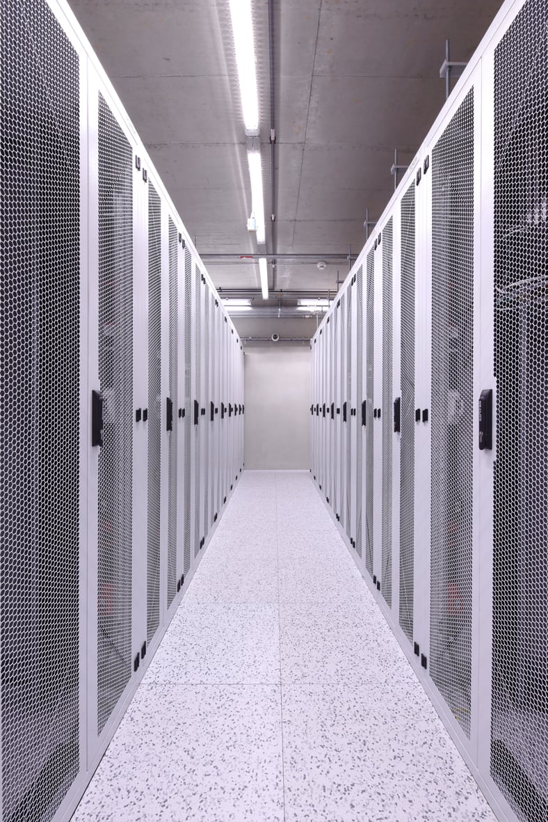 SafeDX, datacentrum Foxconnu a KKCG v Praze u Sazky