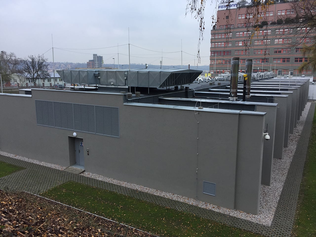 SafeDX, datacentrum Foxconnu a KKCG v Praze u Sazky