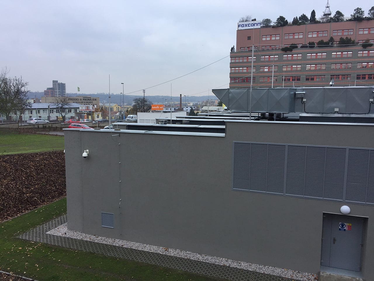 SafeDX, datacentrum Foxconnu a KKCG v Praze u Sazky