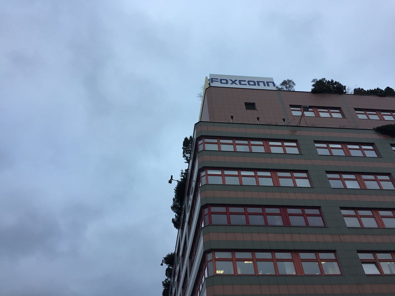 SafeDX, datacentrum Foxconnu a KKCG v Praze u Sazky