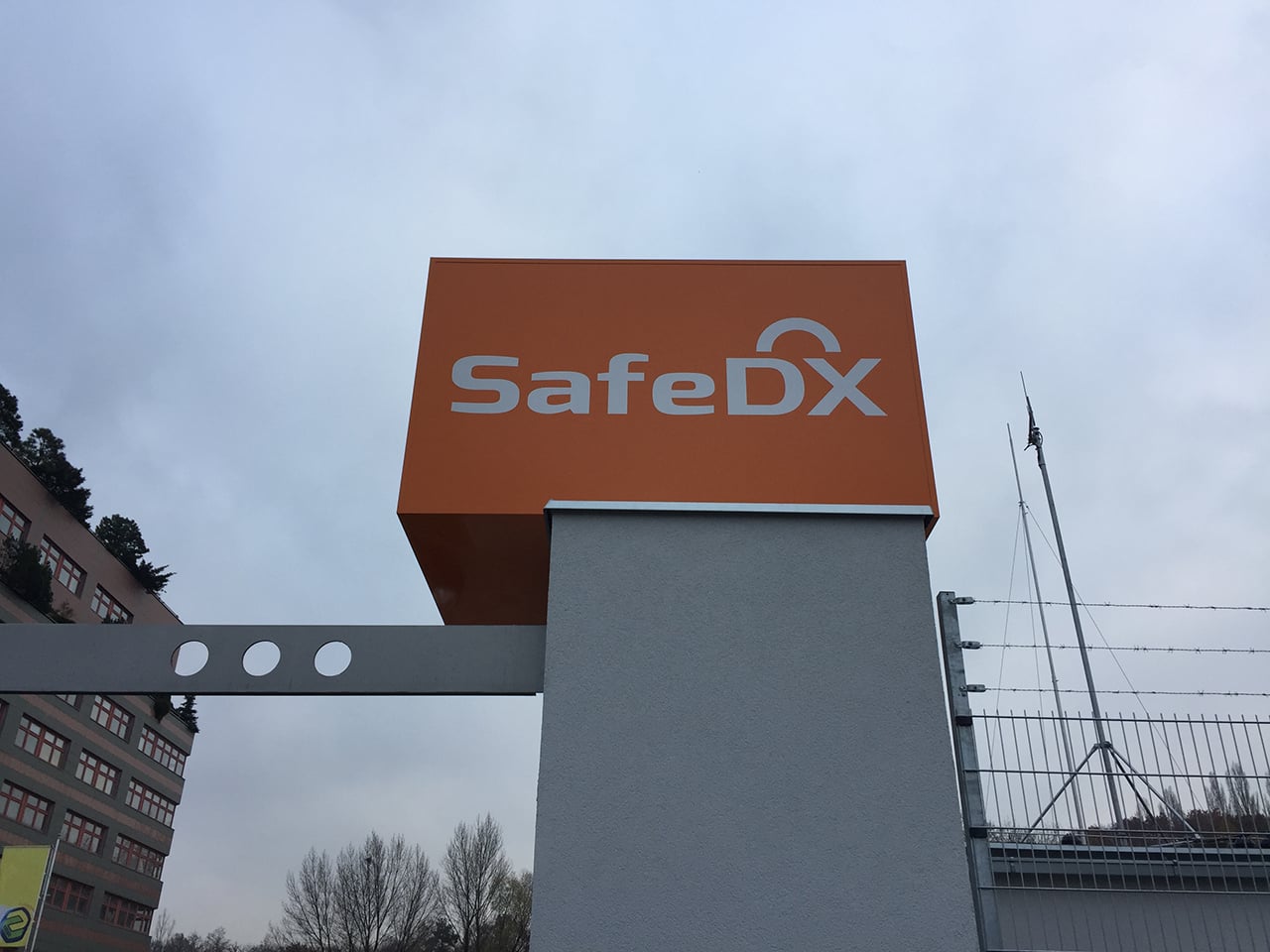 SafeDX, datacentrum Foxconnu a KKCG v Praze u Sazky