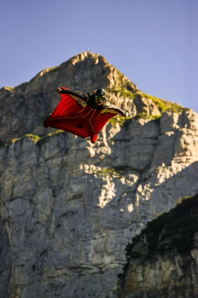 2010-04-wingsuit-flying-2.jpg